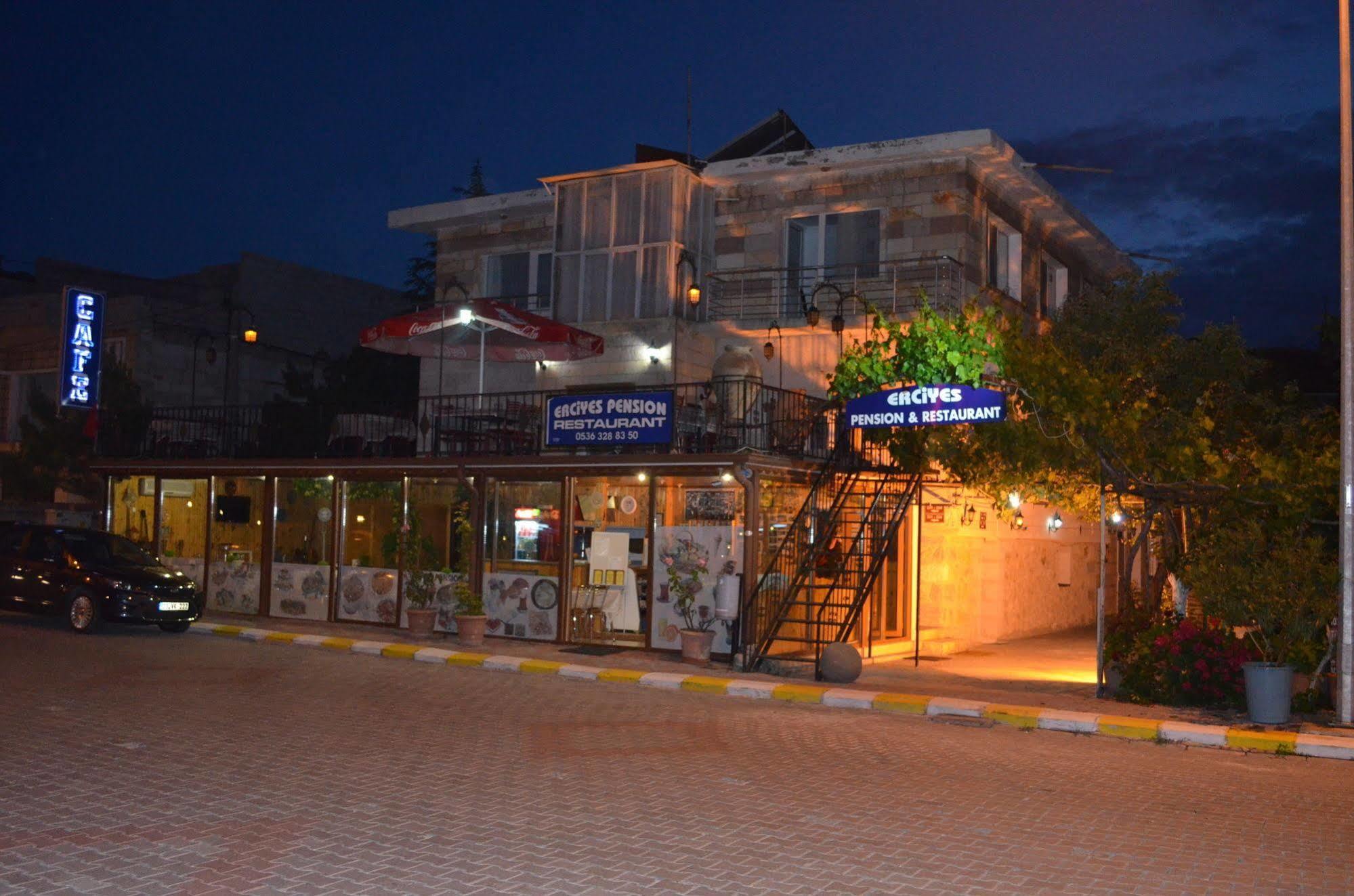 Erciyes Stone Hotel Üchisar Exteriér fotografie